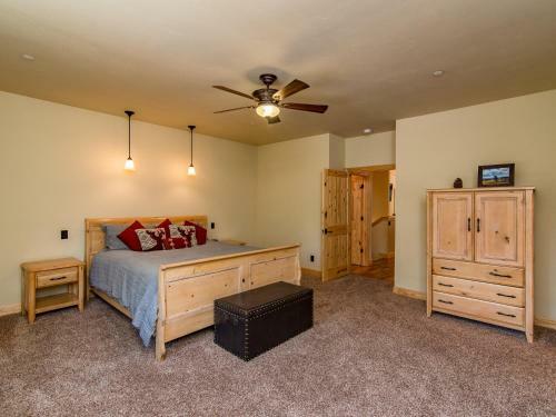 16423 Northwoods Blvd House