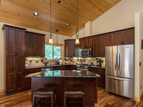 16423 Northwoods Blvd House