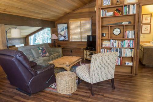 1302 Indian Hills