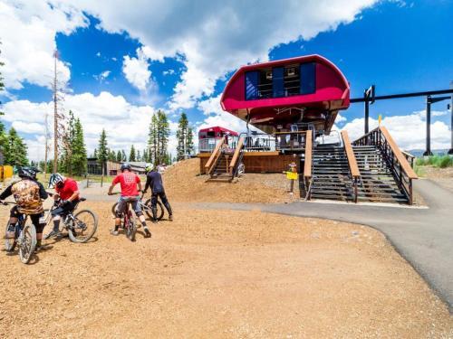 Truckee Boulders Escape