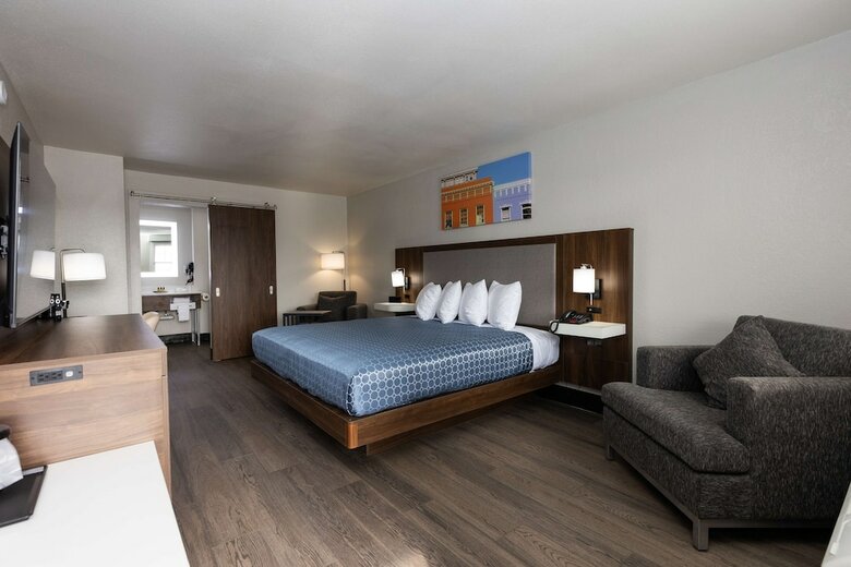Hotel Stone Mountain Inn & Suites