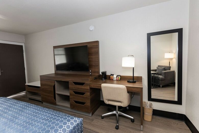 Hotel Stone Mountain Inn & Suites