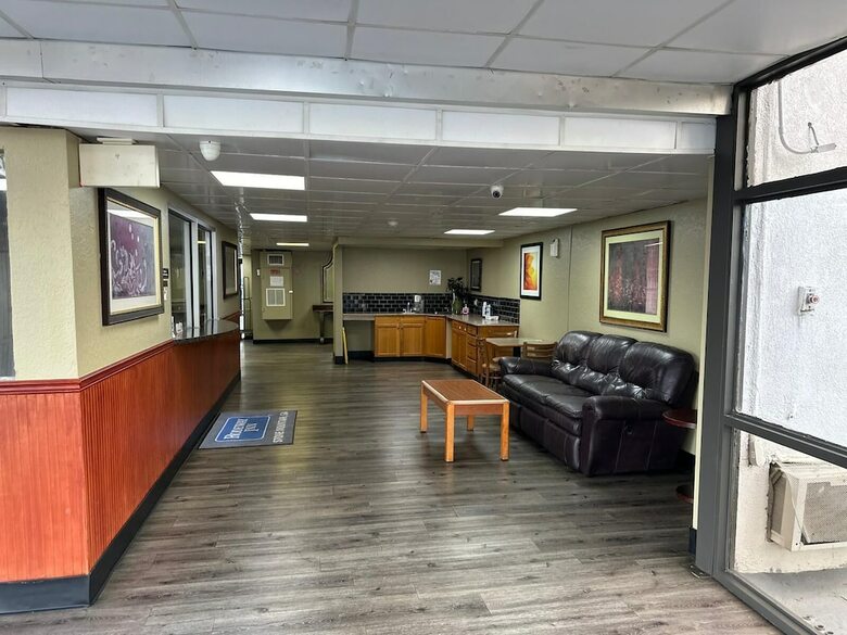 Hotel Stone Mountain Inn & Suites
