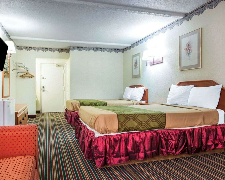 Hotel Stone Mountain Inn & Suites