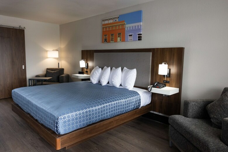 Hotel Stone Mountain Inn & Suites