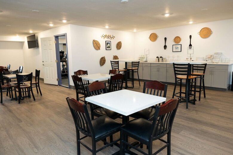 Hotel Stone Mountain Inn & Suites