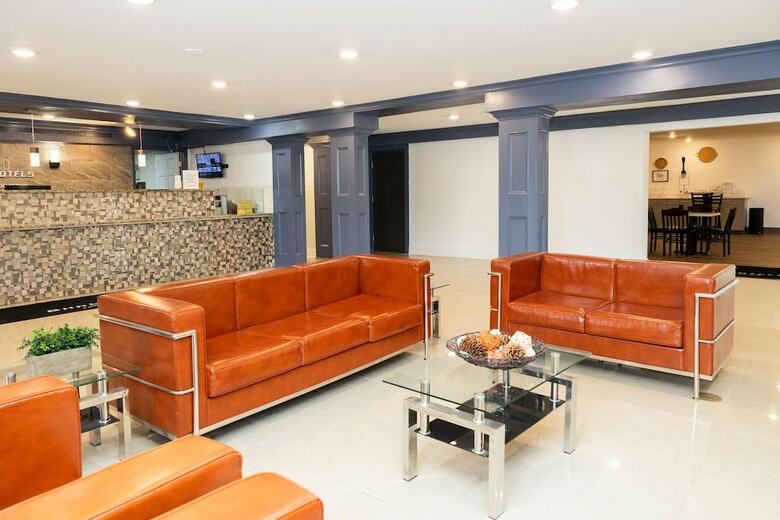 Hotel Stone Mountain Inn & Suites