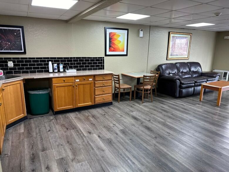 Hotel Stone Mountain Inn & Suites