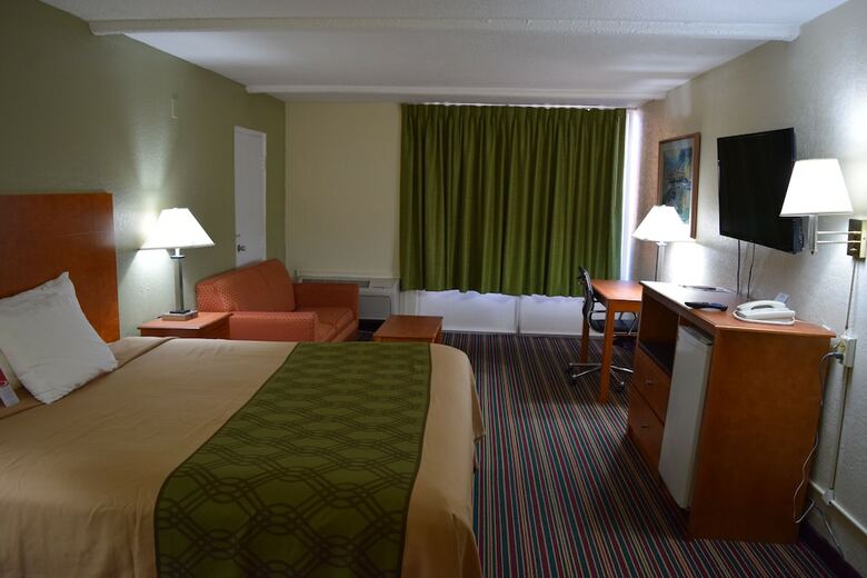Hotel Stone Mountain Inn & Suites
