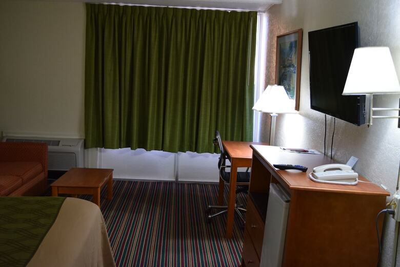 Hotel Stone Mountain Inn & Suites