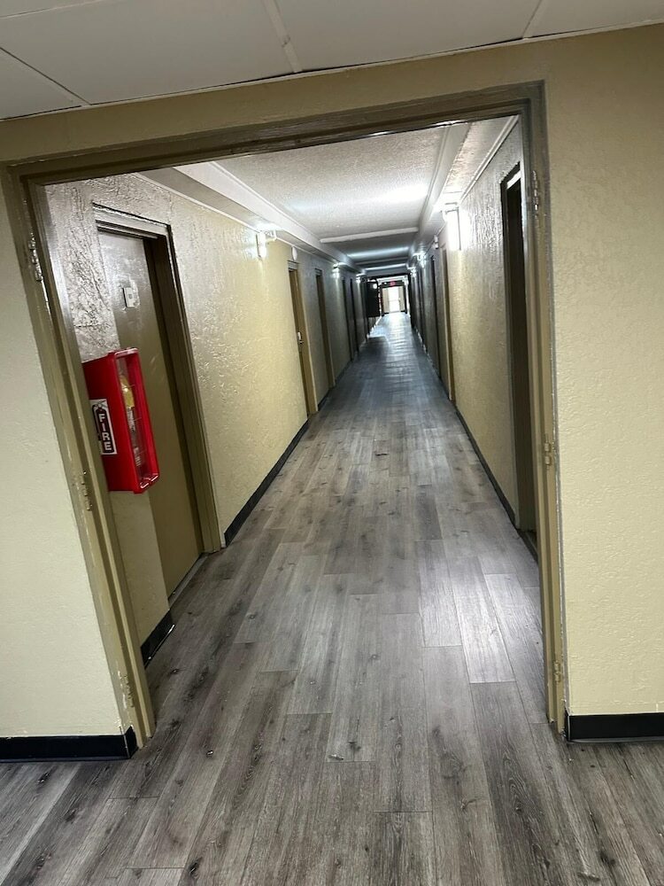 Hotel Stone Mountain Inn & Suites