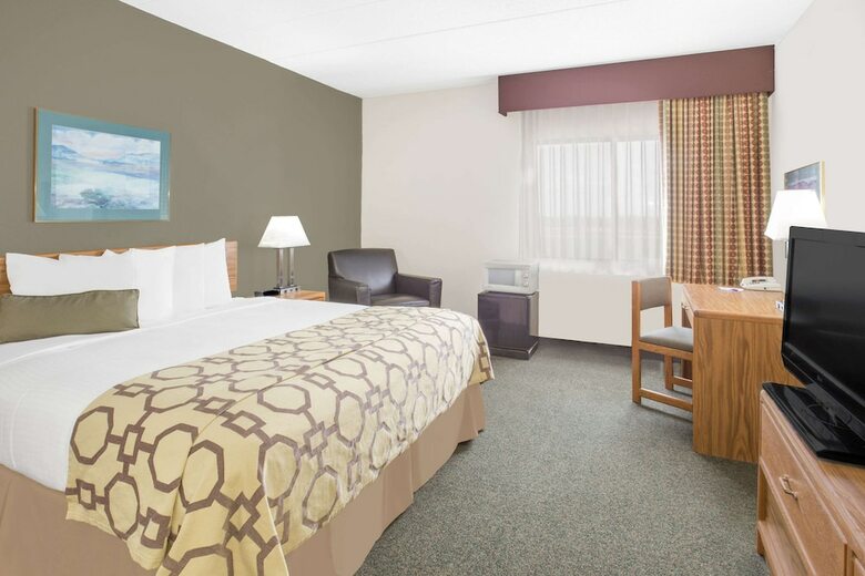 Hotel Baymont Inn And Suites Janesville