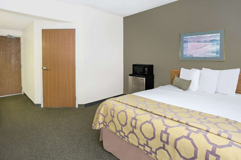Hotel Baymont Inn And Suites Janesville
