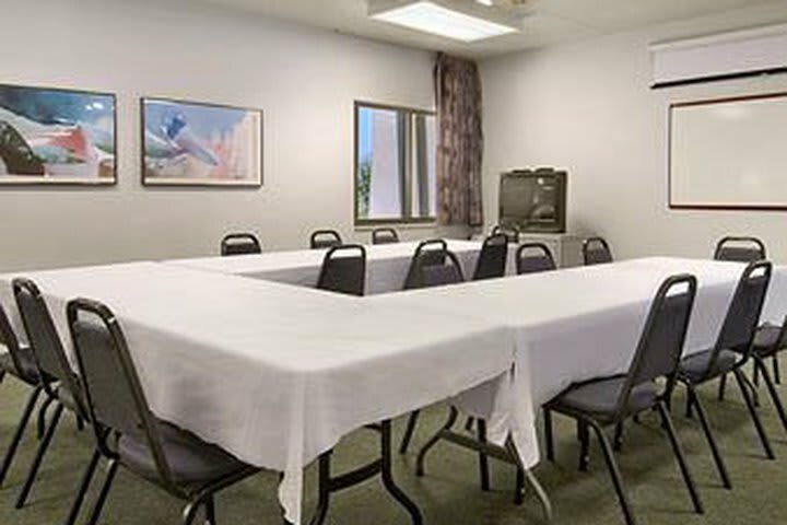 Hotel Baymont Inn And Suites Janesville
