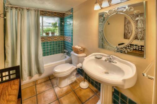 Azure Gate Bed And Breakfast
