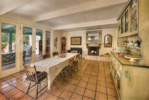 Azure Gate Bed And Breakfast