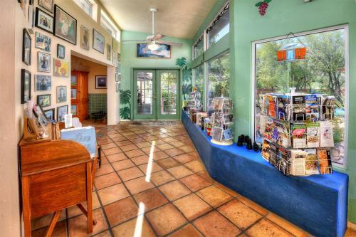 Azure Gate Bed And Breakfast