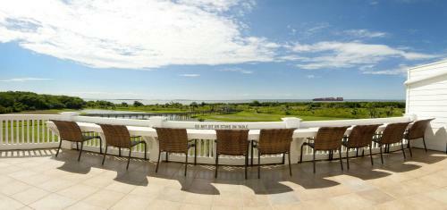 Admiral's View At Captain's Row - Five Bedroom Home