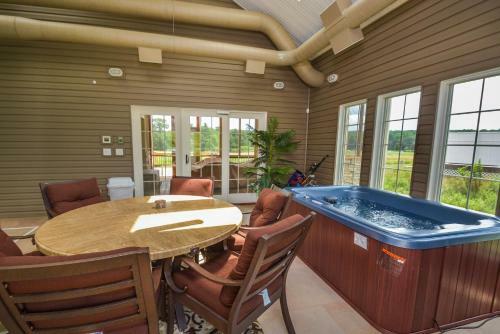 Serenity Now Five-bedroom Holiday Home