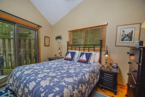 Blue Moon Three-bedroom Holiday Home