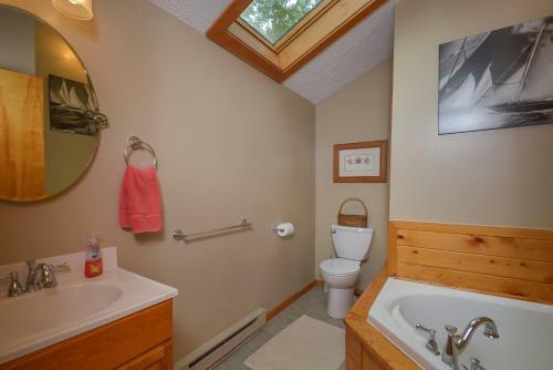 Blue Moon Three-bedroom Holiday Home