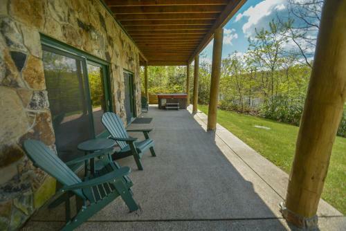 Pinnacle Retreat Five-bedroom Holiday Home