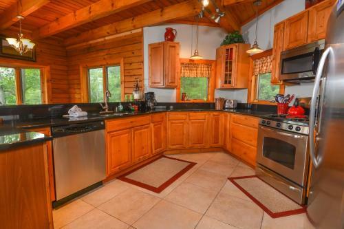 Pinnacle Retreat Five-bedroom Holiday Home