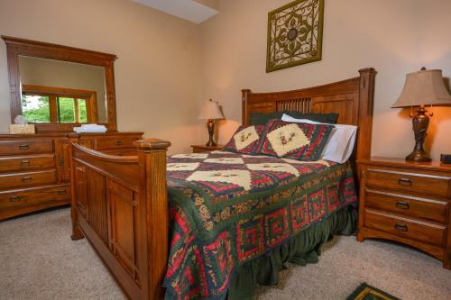 Pinnacle Retreat Five-bedroom Holiday Home