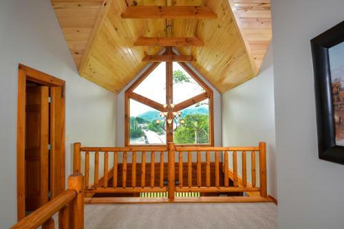 Pinnacle Retreat Five-bedroom Holiday Home