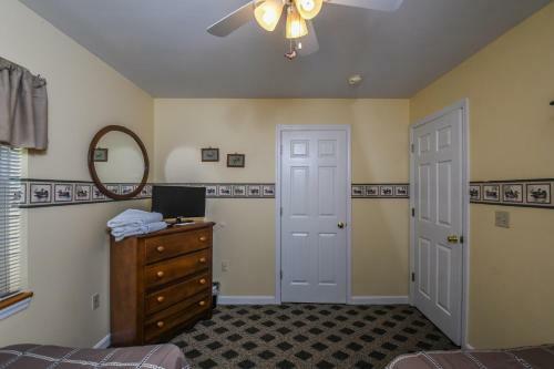 Timberwolf Five-bedroom Holiday Home