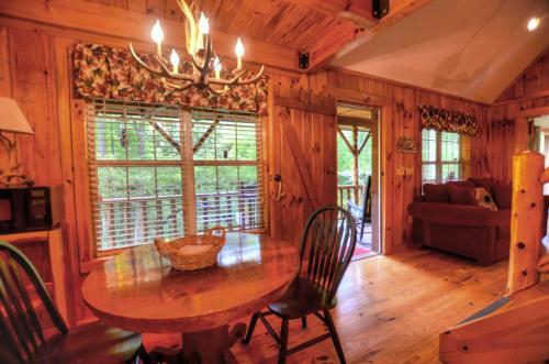 Cabin On The Creek 1117