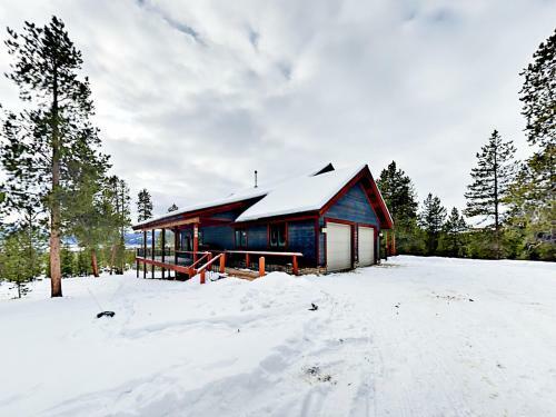 ?hemlock Hideaway? W/ Big Deck & Stunning Views Home