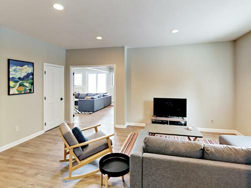 ?hemlock Hideaway? W/ Big Deck & Stunning Views Home
