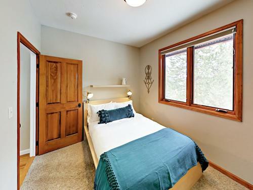 ?hemlock Hideaway? W/ Big Deck & Stunning Views Home