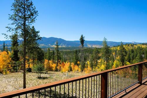 ?hemlock Hideaway? W/ Big Deck & Stunning Views Home