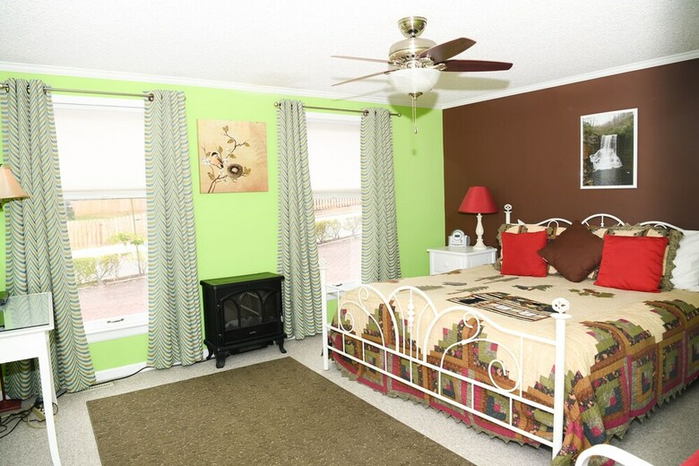 Bed & Breakfast Clay Corner Inn
