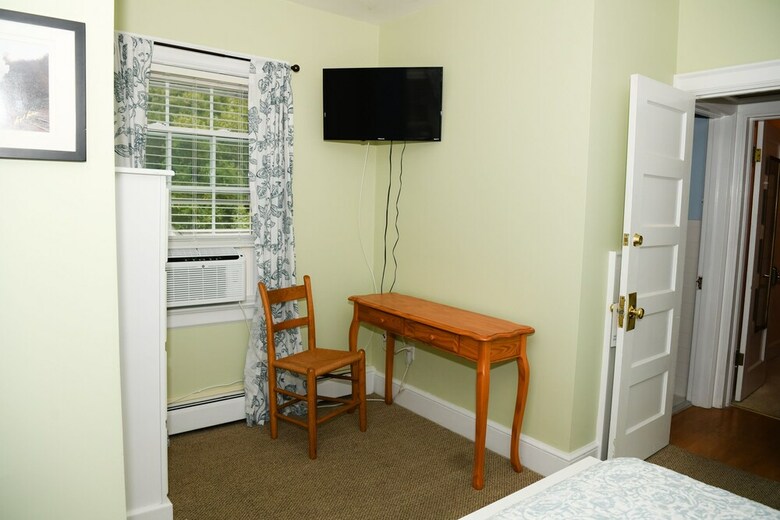 Bed & Breakfast Clay Corner Inn