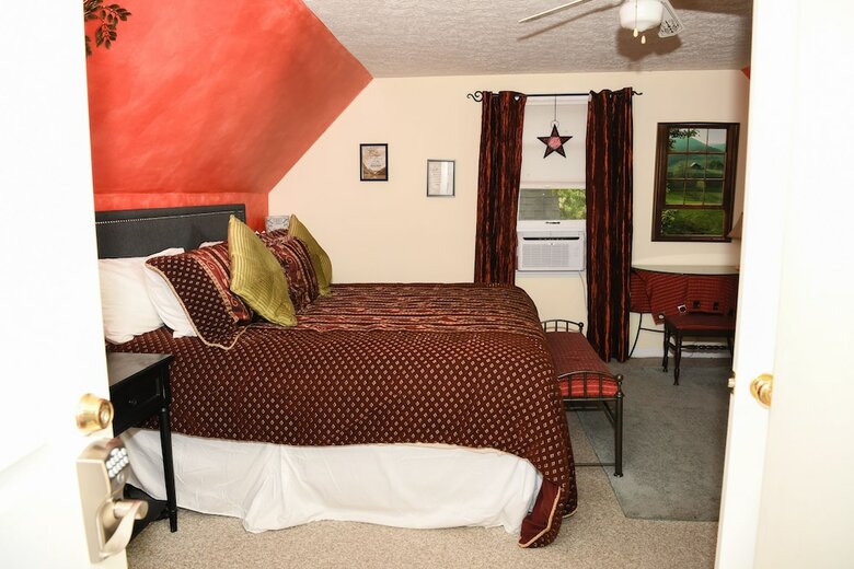 Bed & Breakfast Clay Corner Inn