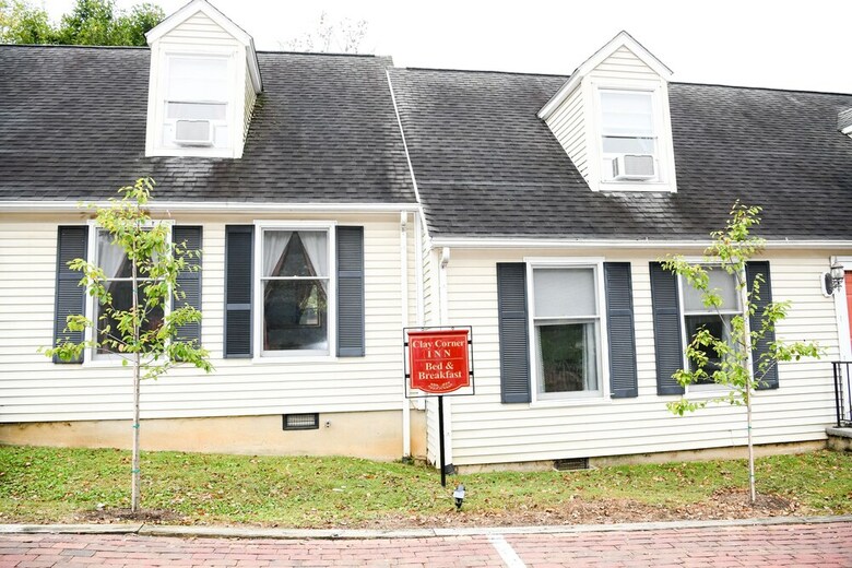 Bed & Breakfast Clay Corner Inn