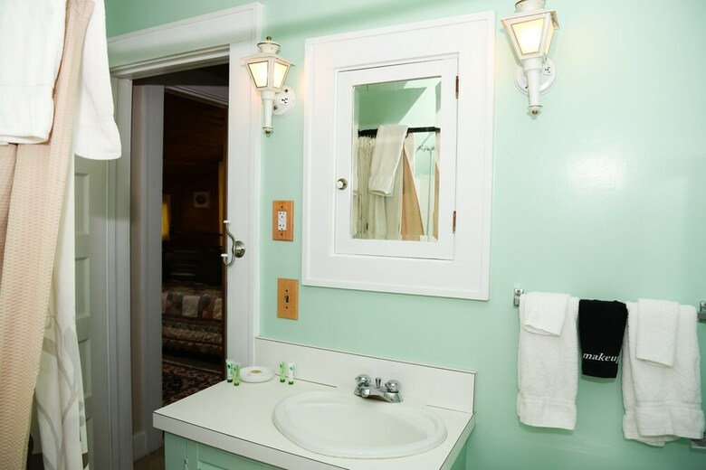 Bed & Breakfast Clay Corner Inn