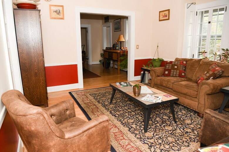 Bed & Breakfast Clay Corner Inn