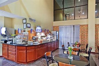 Holiday Inn Express Hotel & Suites Lawrenceville
