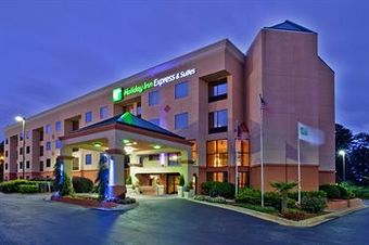 Holiday Inn Express Hotel & Suites Lawrenceville