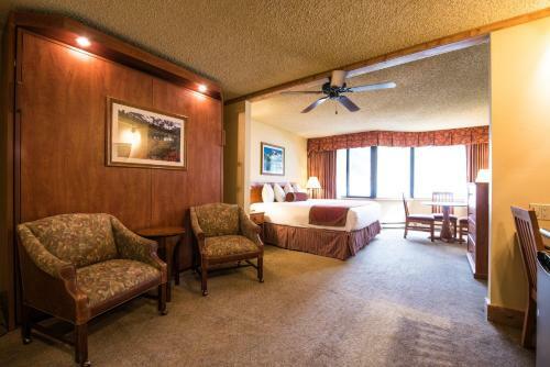 The Grand Lodge Hotel And Suites