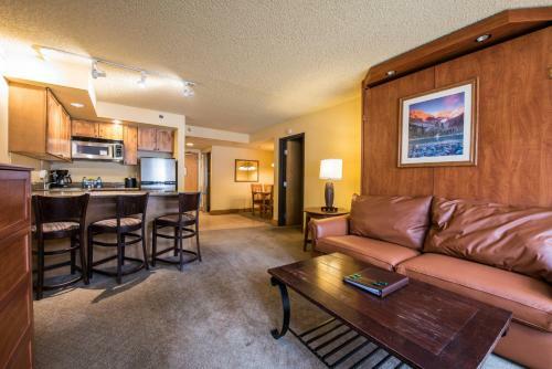 The Grand Lodge Hotel And Suites