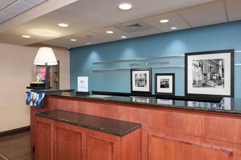 Hotel Hampton Inn & Suites Grand Rapids-airport 28th St