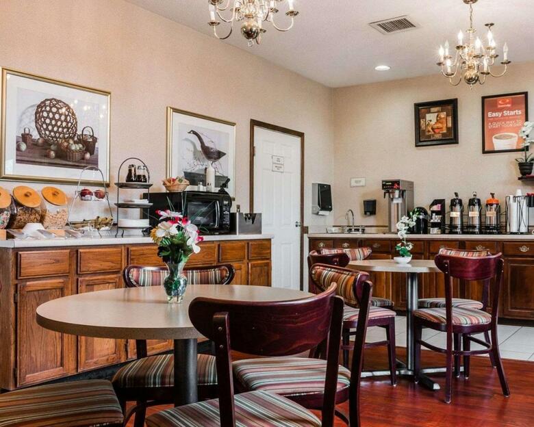 Hotel Econo Lodge Inn & Suites