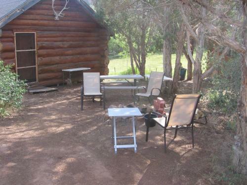 Abajo Haven Guest Cabins