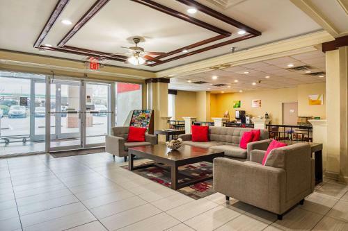 Hotel Ramada Limited & Suites - Airport East/forest Park