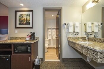 Ramada Columbus Hotel And Conference Center